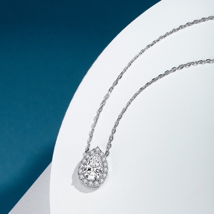 ブシュロンレディースホワイトゴールドネックレスc549