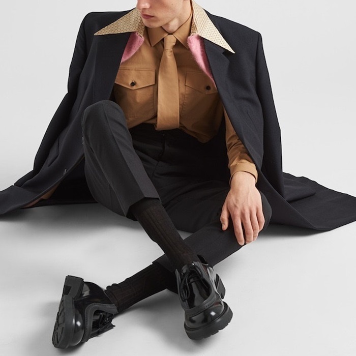 プラダメンズクラシックブラックローファーr862