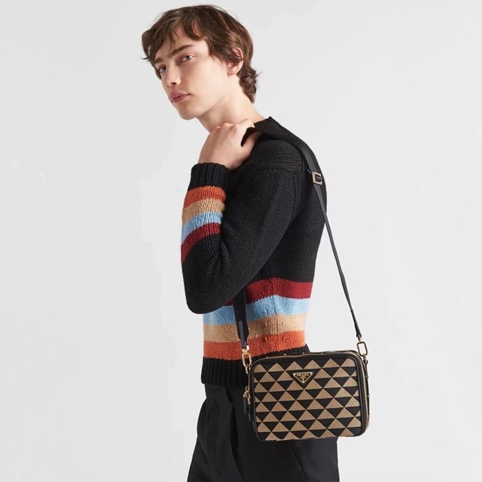 プラダメンズブラックメッセンジャーバッグr879