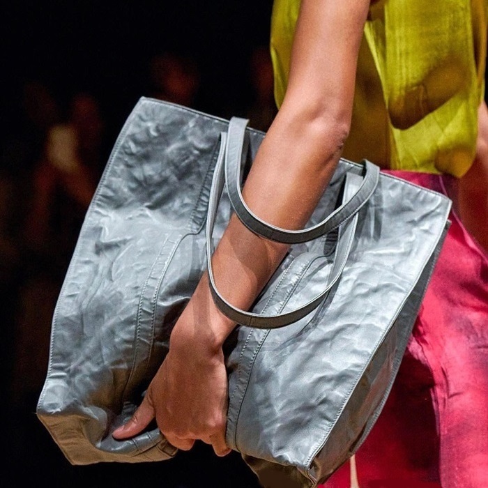 プラダレディースブルーショルダーバッグr880