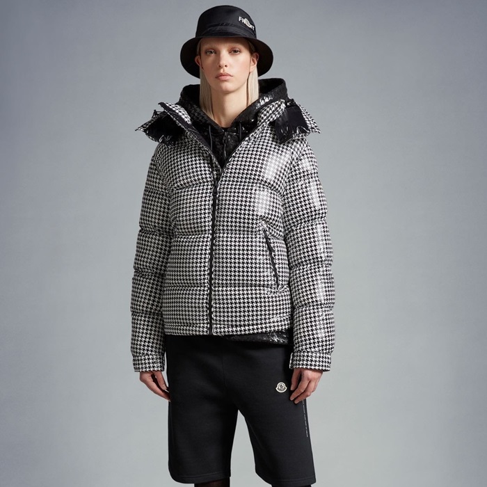 モンクレールユニセックスダウンブラックパディングa16