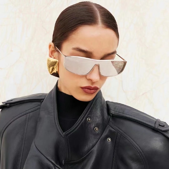 サンローランレディースゴールドピアスc906