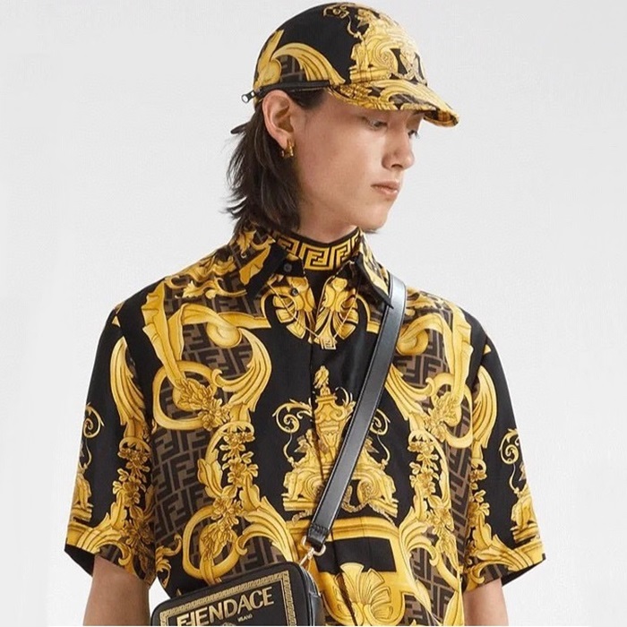 ヴェルサーチェレディースイエローゴールドピアスc934