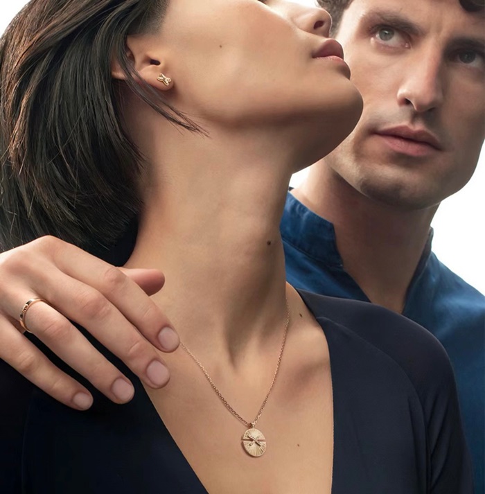 ショーメレディースゴールドネックレスc962