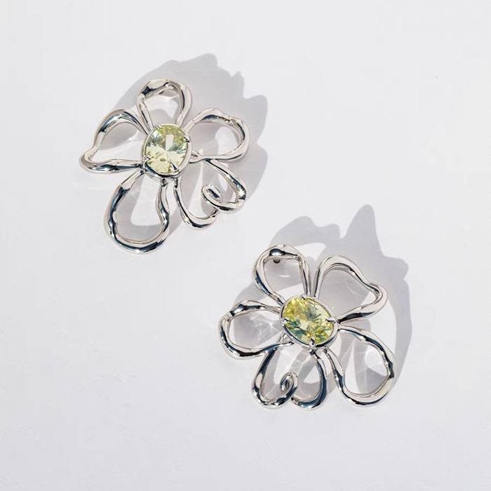 ボッテガヴェネタレディースゴールドピアスc968