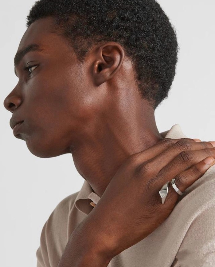 プラダユニセックスゴールドリングc1048