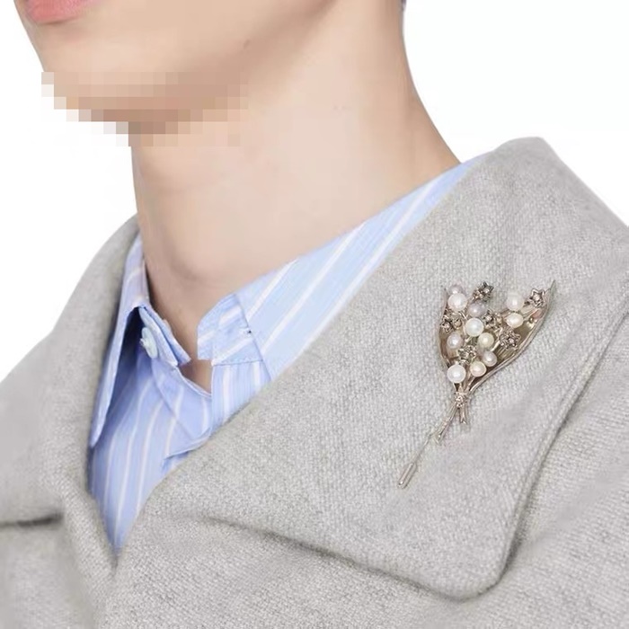 サンローランレディースゴールドブローチc1068