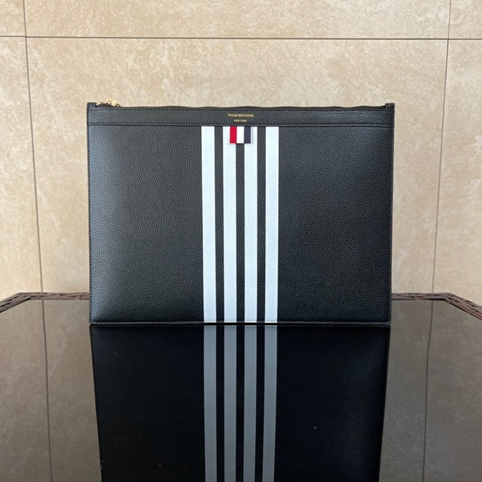 トムブラウンホワイトクラッチバッグd07