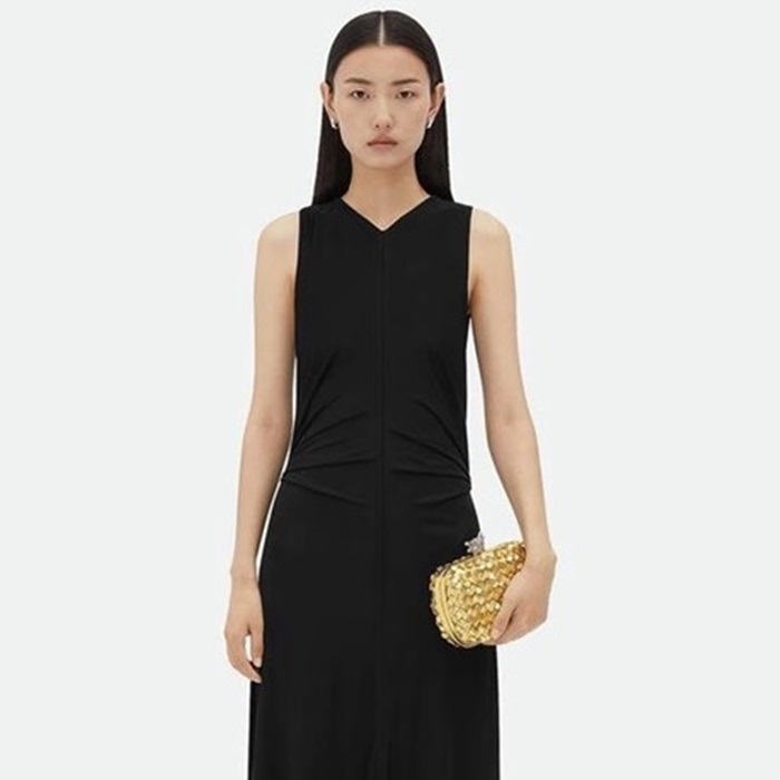 ボッテガヴェネタレディースゴールドパウチa19