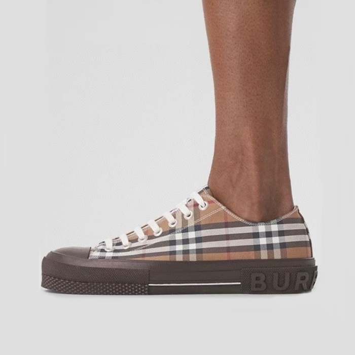 バーバリーユニセックスブラウンスニーカーh29