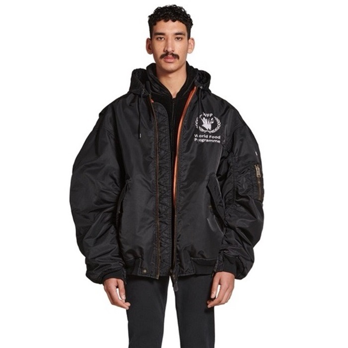 バレンシアガメンズブラックダウンジャケットl64