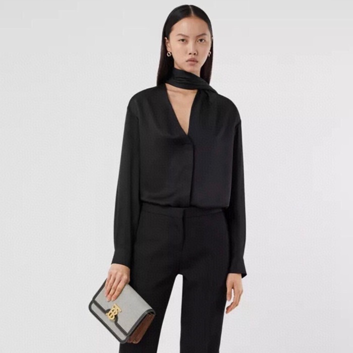 バーバリーレディースブラッククロスバッグb34