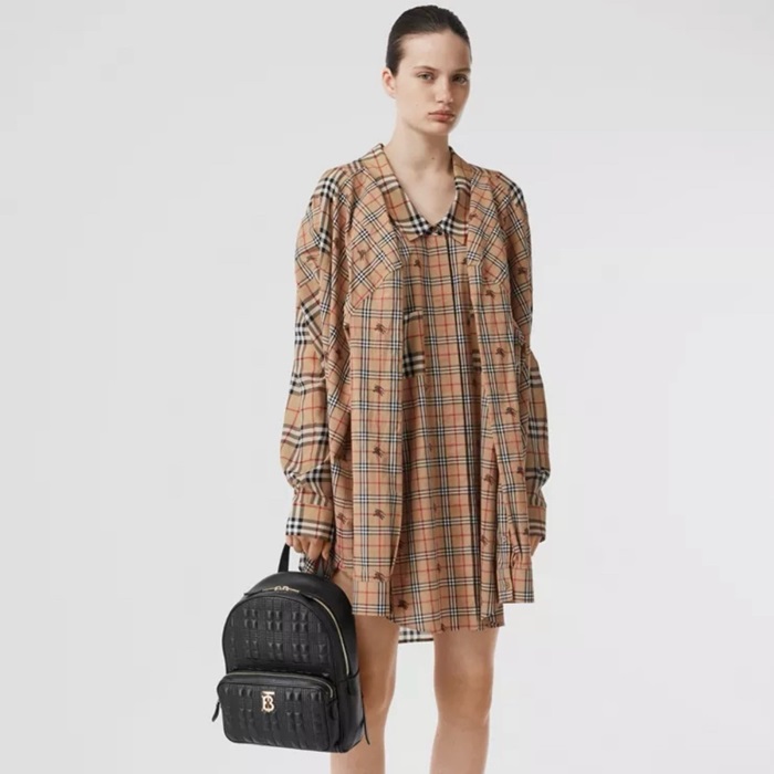 バーバリーレディースブラックバックパックb42