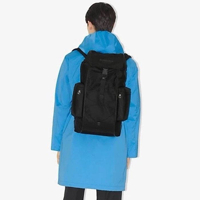 バーバリーメンズブラックバックパックb48