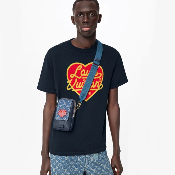 ルイヴィトンメンズブルーカメラバッグb52