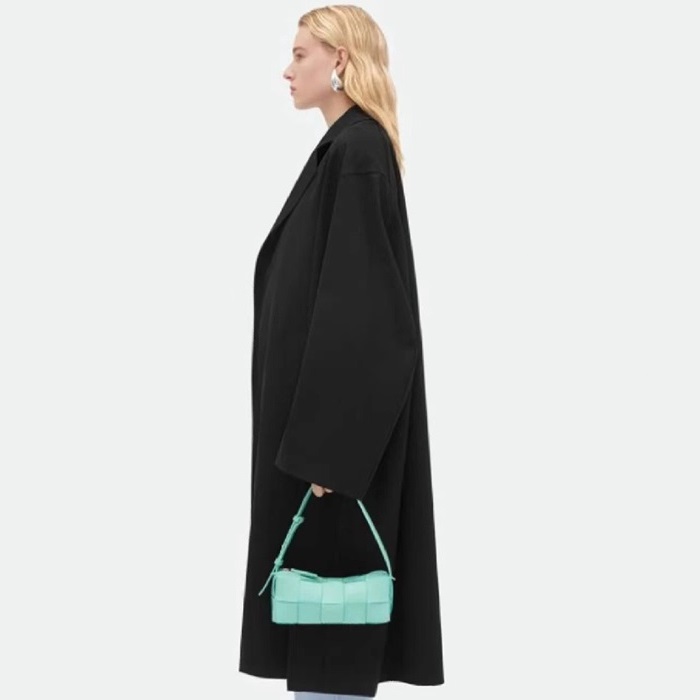 ボッテガヴェネタレディースブルーカセットバッグb109