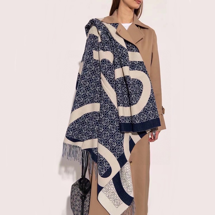 ロエベレディースネイビーマフラーc1501