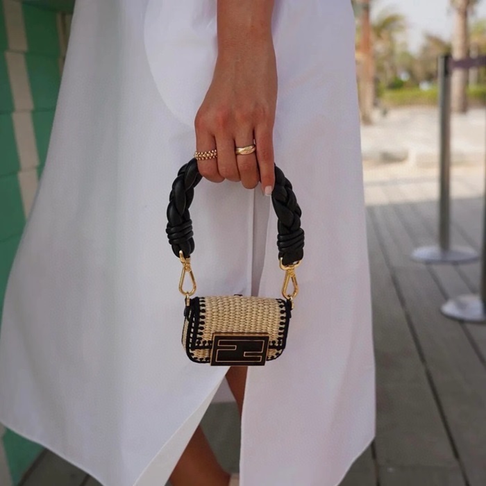 ェンディレディースベージュナノバゲットバッグb227