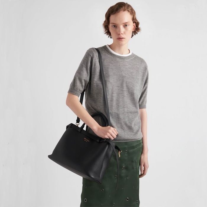 プラダレディースブラックトートバッグb320