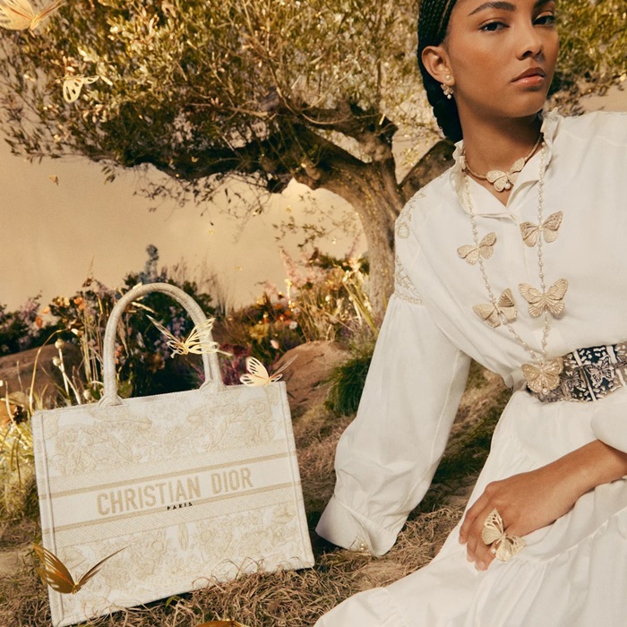 ディオールレディースホワイトブックトートバッグb510