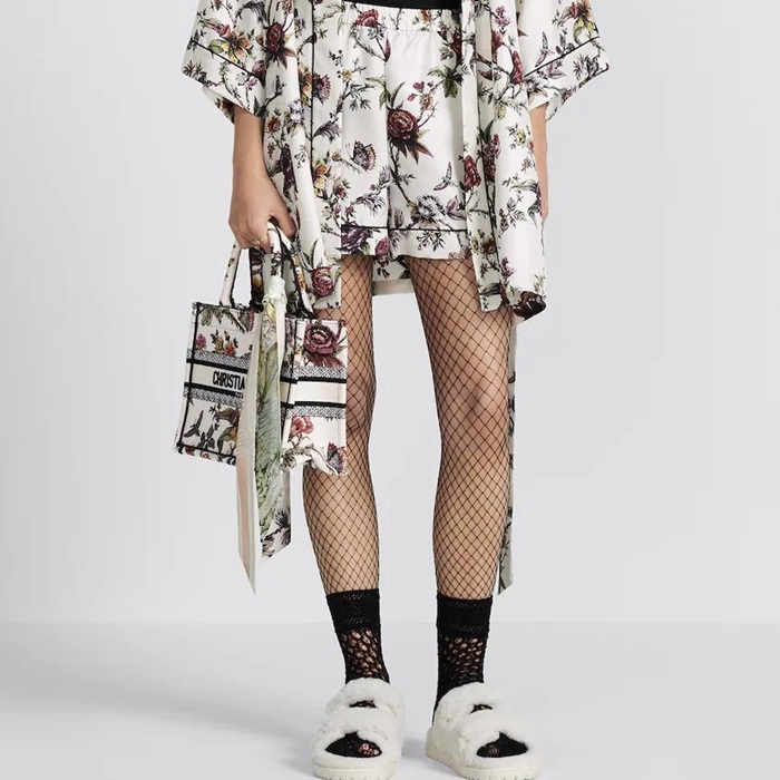 ディオールレディースホワイトブックトートバッグb568