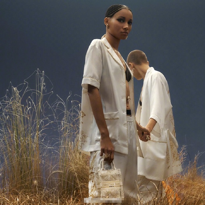 ディオールレディースホワイトフォンバッグb592