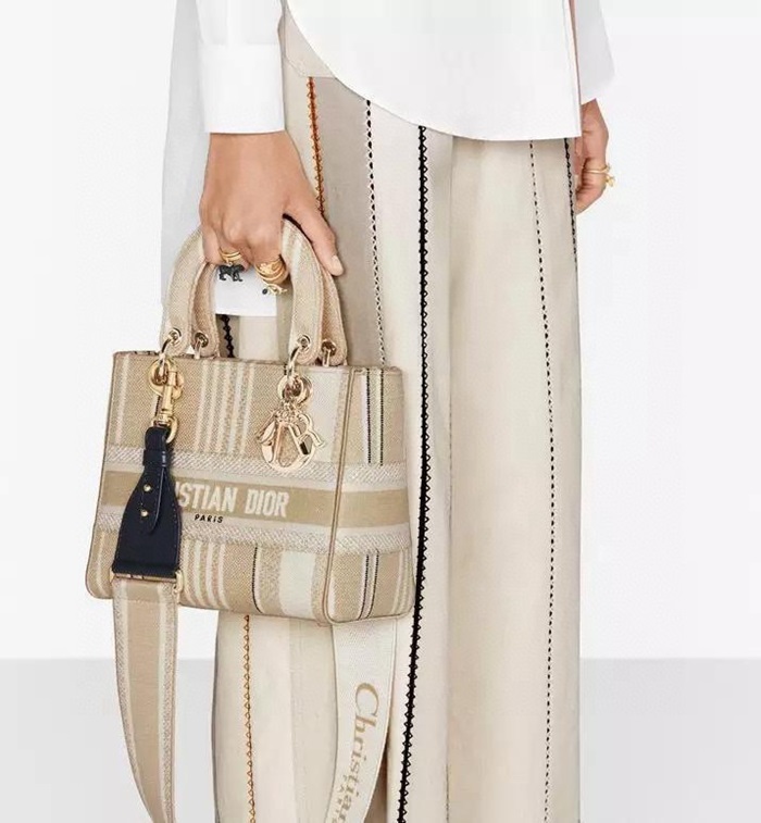 ディオールレディースベージュレディバッグb635