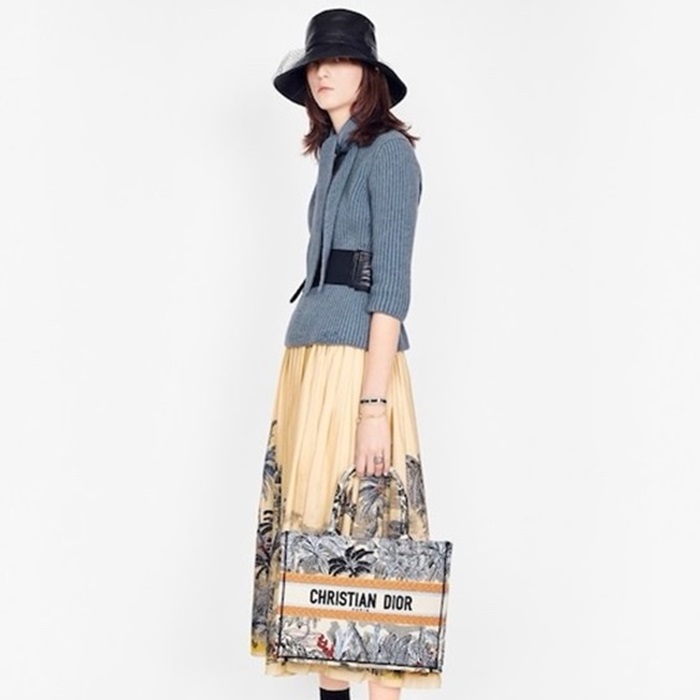 ディオールレディースブルーブックトートバッグb696