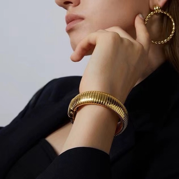 ブルガリレディースゴールドブレスレットc1650