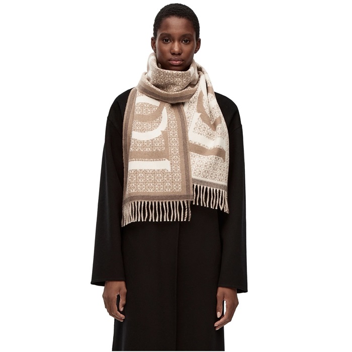 ロエベユニセックスキャメルマフラーc1668