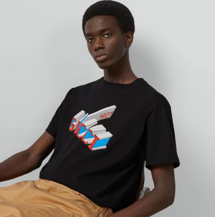 グッチメンズブラック半袖Tシャツc249