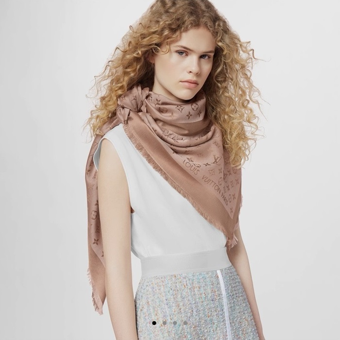 ルイヴィトンレディースベージュニットc1844