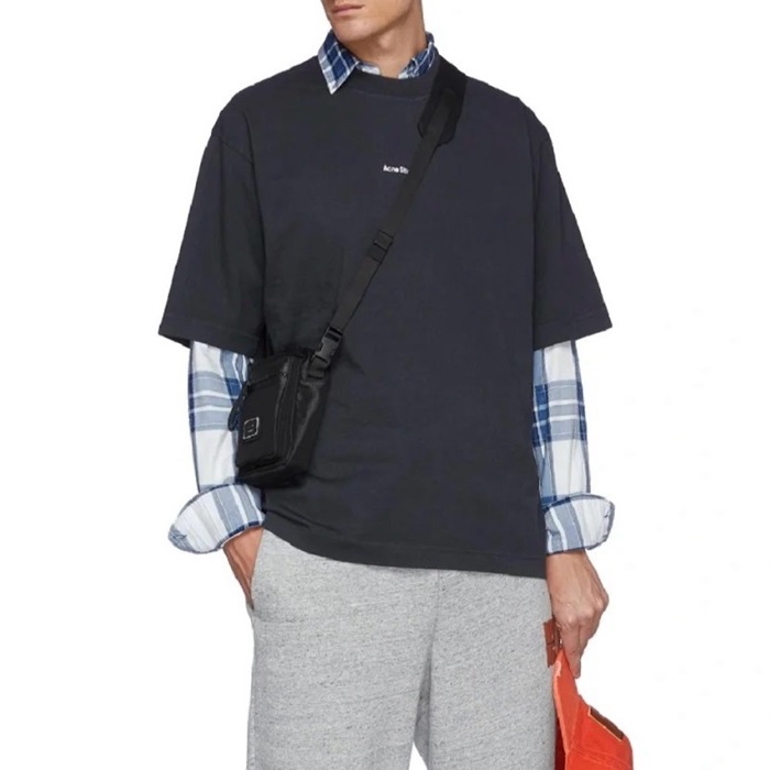 アクネストゥディオズユニセックスブラッククルーネック半袖Tシャツc313