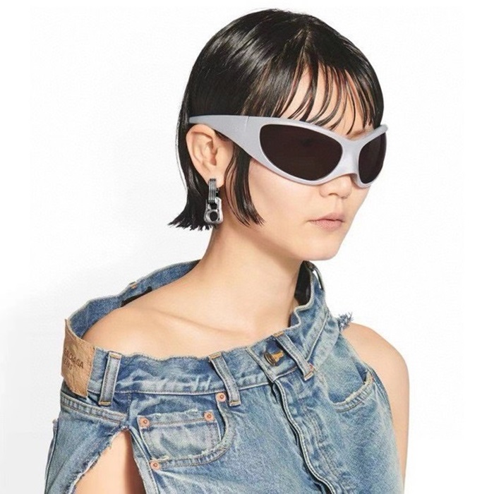 バレンシアガレディースゴールドピアスc1896