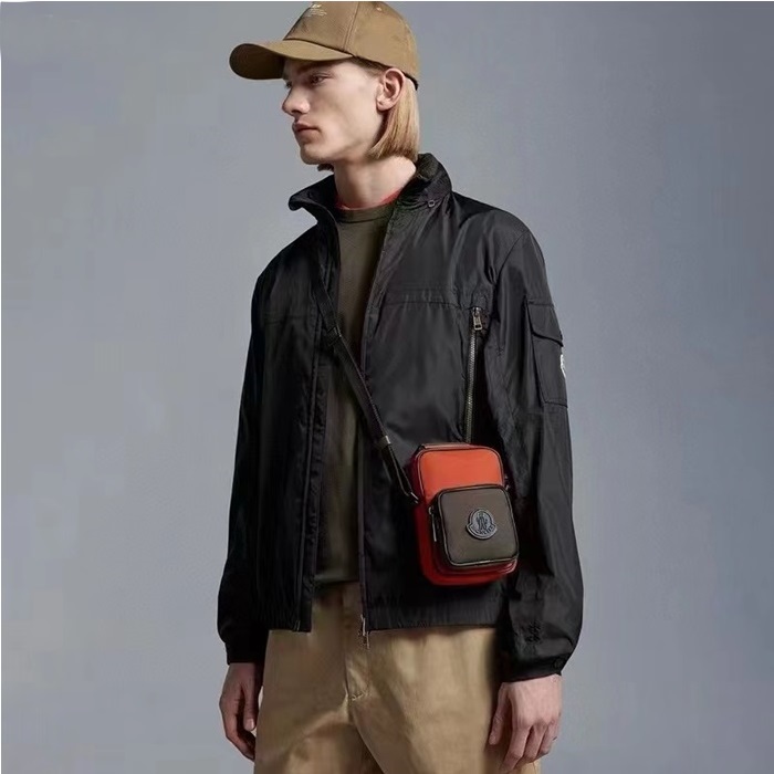 モンクレールメンズブラックジャケットc21