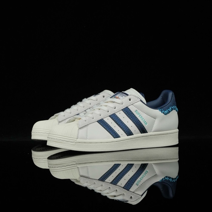 アディダスユニセックスネイビースニーカーs183