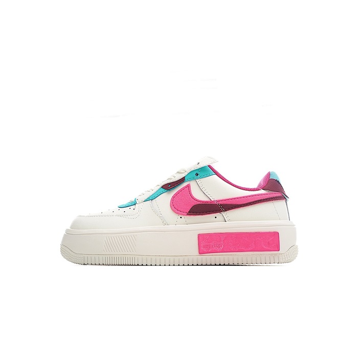 ナイキユニセックスホワイトスニーカー1s261