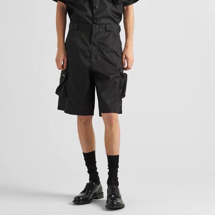 プラダメンズブラックショートパンツc371