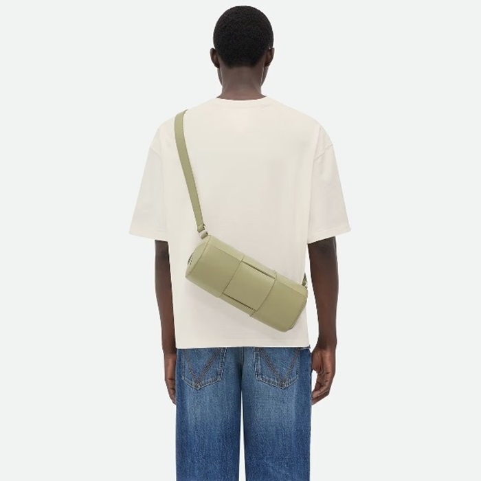 ボッテガヴェネタメンズミディアムb1472