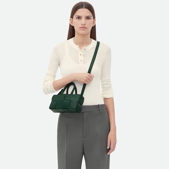 ボッテガヴェネタレディースグリーンミニアルコバッグb1474