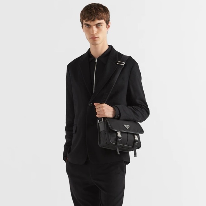 プラダメンズブラックメッセンジャーバッグb1565