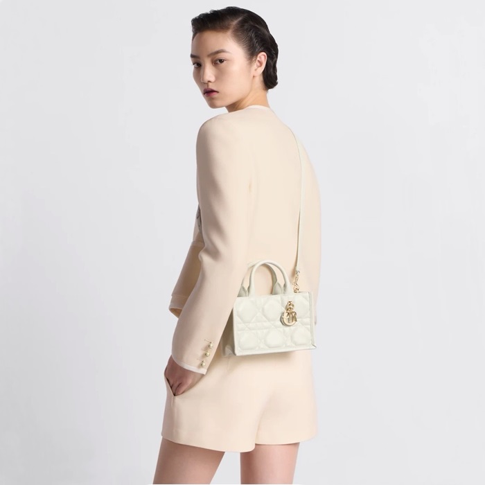 ディオールレディースホワイトミニブックトートバッグb1569