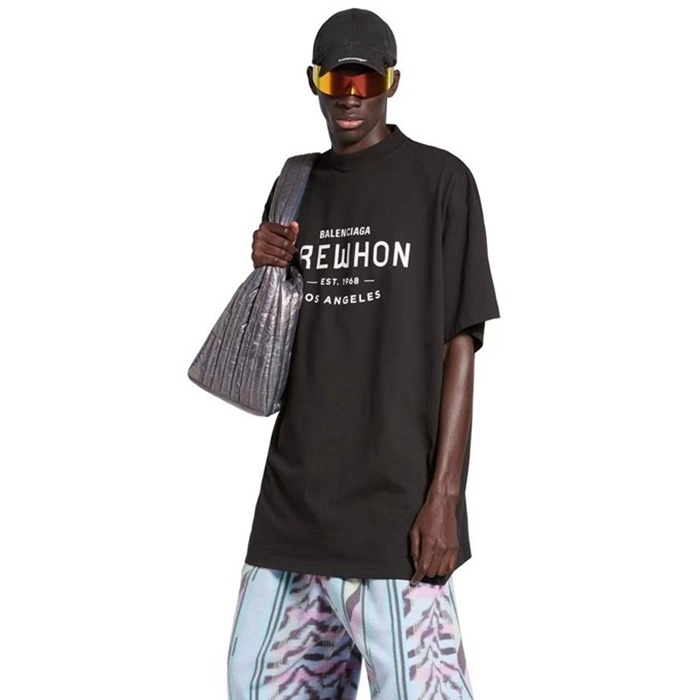 バレンシアガユニセックスブラック半袖Tシャツc441