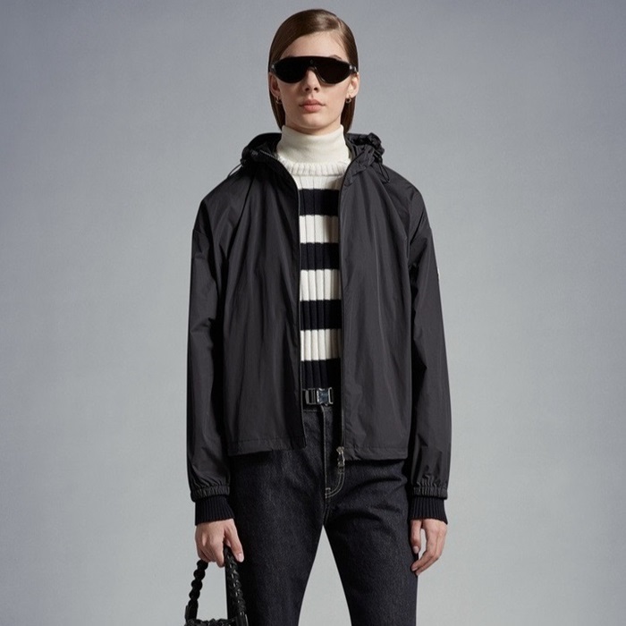 モンクレールレディースブラックジャケットc605