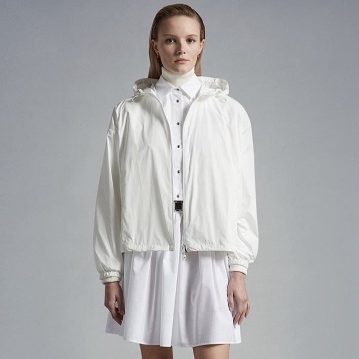 モンクレールレディースウィンドブレーカージャケットc606