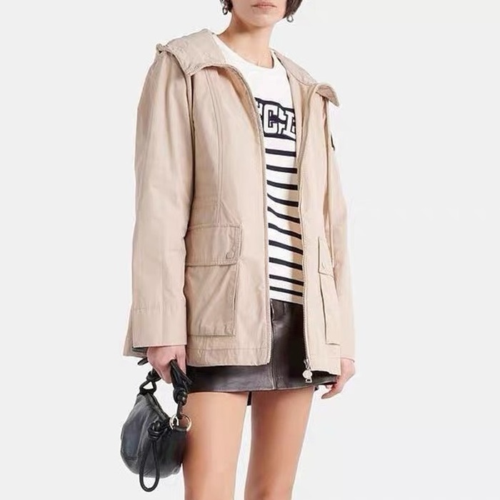 モンクレールレディースベージュジャケットc614