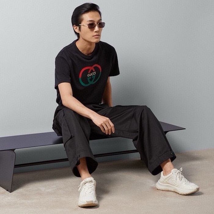 グッチメンズブラック半袖Tシャツc625