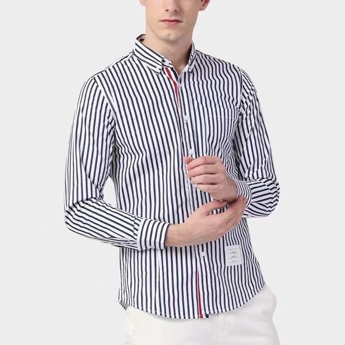 トムブラウンメンズブラックシャツc62