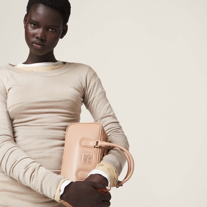 ミュウミュウレディースヌードベージュアルカディボウリングバッグb1987