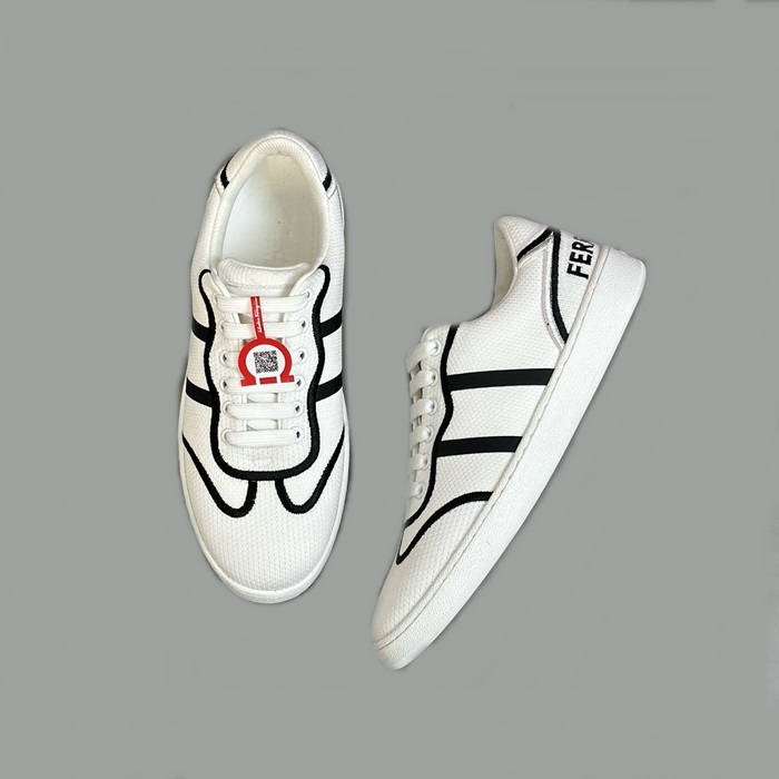 サルヴァトーレフェラガモメンズホワイトスニーカーs698